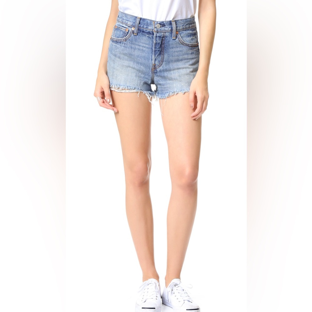 Levi’s 2017 High Rise Wedgie Shorts Size 26